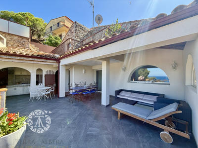 Villa - 254 m² - 10 pièces