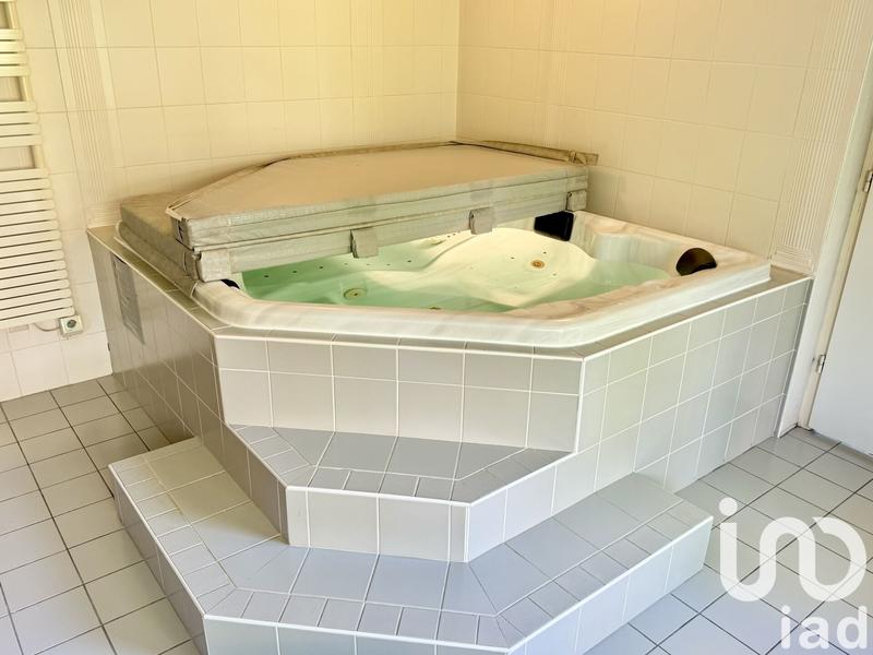 Maison de ville - 202 m² - 8 pièces