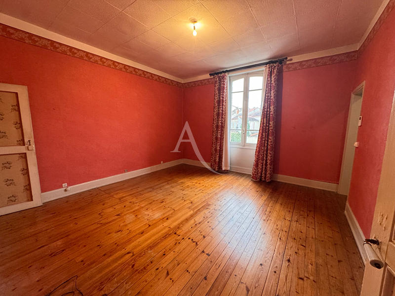 Maison - 208 m² - 8 pièces