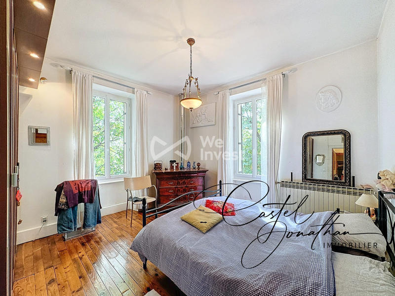 Maison - 460 m² - 8 pièces