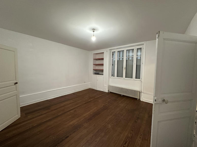 Maison - 240 m² - 12 pièces