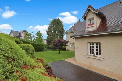 Maison - 265 m² - 10 pièces