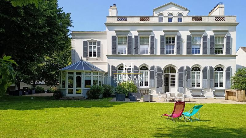 Maison - 316 m² - 12 pièces