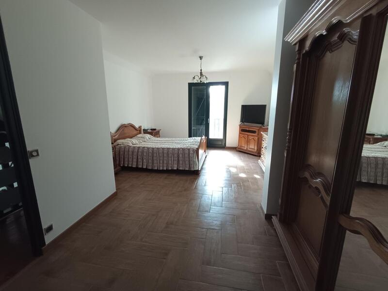 Maison - 180 m² - 7 pièces