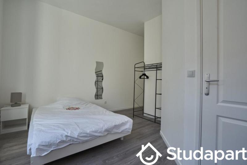 Chambre - 9 m² - 1 pièce