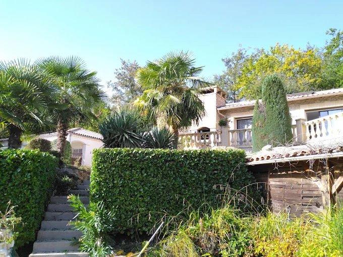 Propriété - 366 m² - 14 pièces