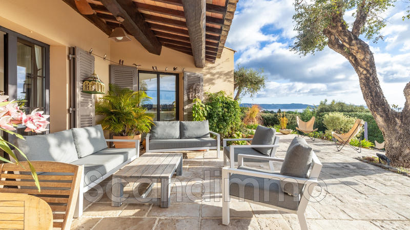 Maison - 180 m² - 5 pièces