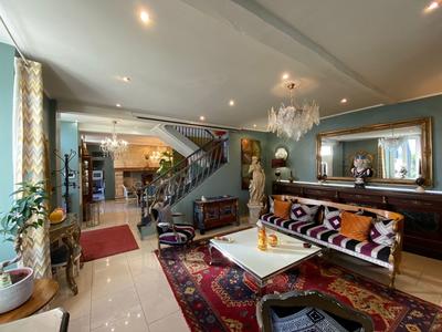 Maison - 181 m² - 7 pièces