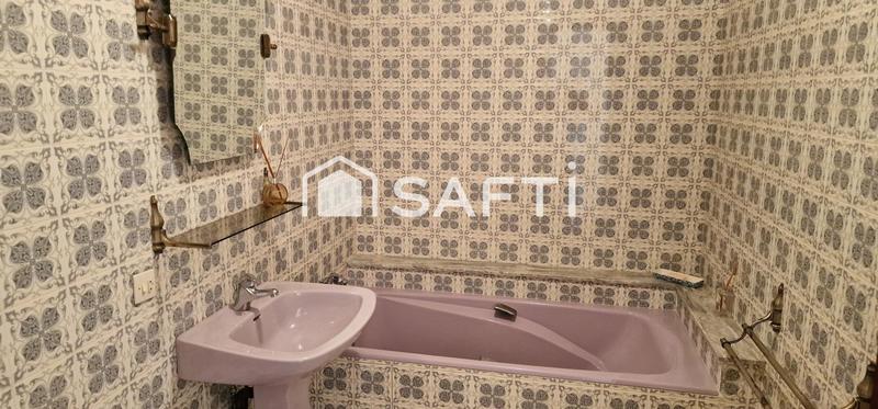 Maison - 222 m² - 8 pièces