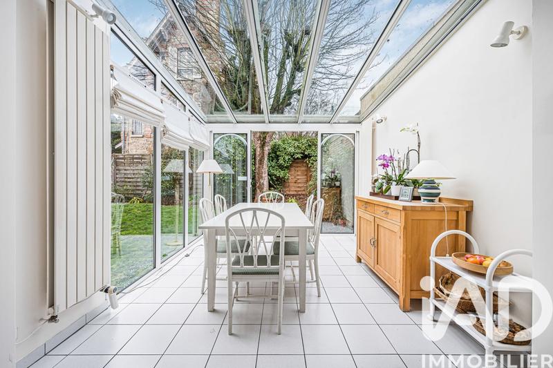 Maison - 237 m² - 8 pièces