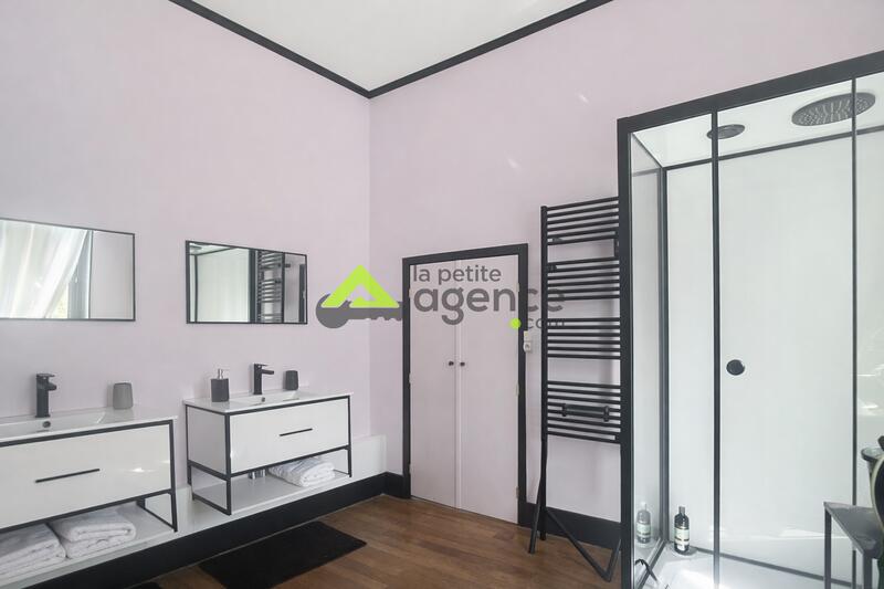 Maison - 330 m² - 13 pièces