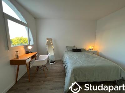 Chambre - 11 m² - 1 pièce