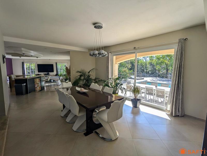 Maison - 327 m² - 7 pièces