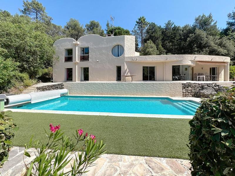 Maison - 245 m² - 6 pièces