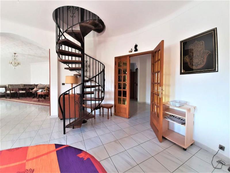 Maison - 300 m² - 10 pièces