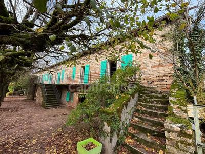 Maison - 930 m² - 23 pièces