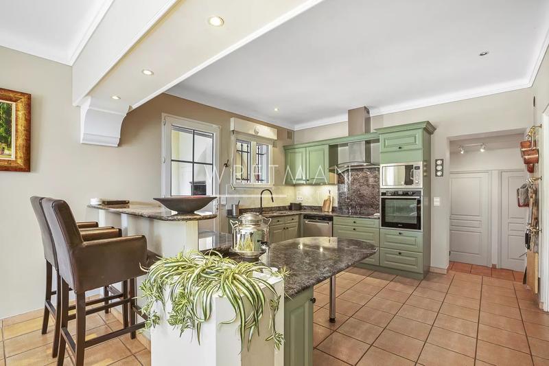 Villa - 248 m² - 8 pièces