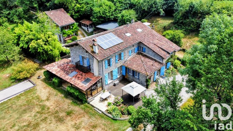 Maison - 303 m² - 19 pièces