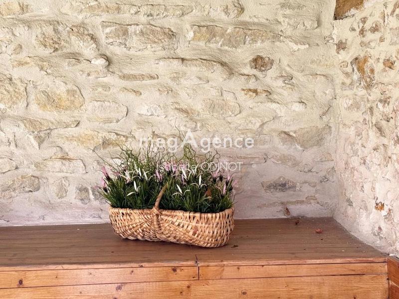 Maison - 210 m² - 7 pièces