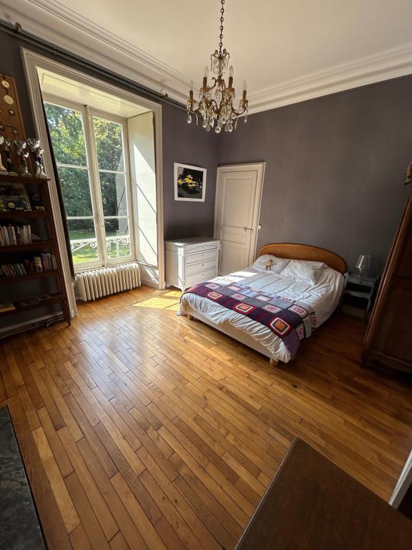 Maison - 400 m² - 16 pièces