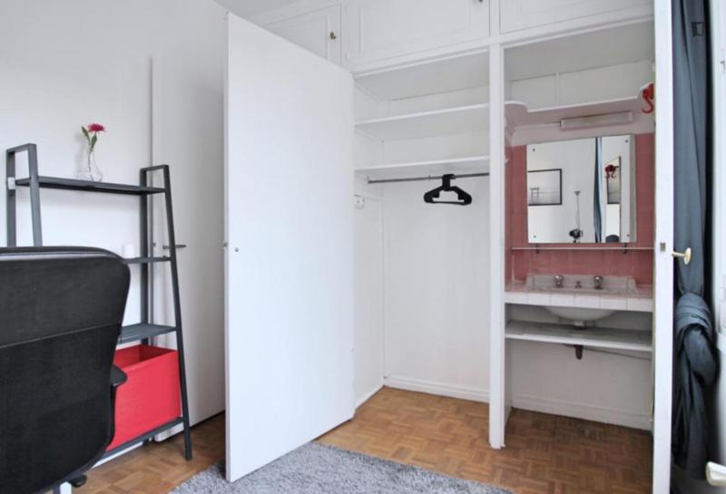 Chambre - 11 m² - 4 pièces