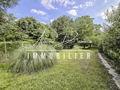 Maison - 208 m² - 9 pièces