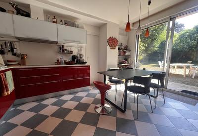 Maison - 210 m² - 9 pièces