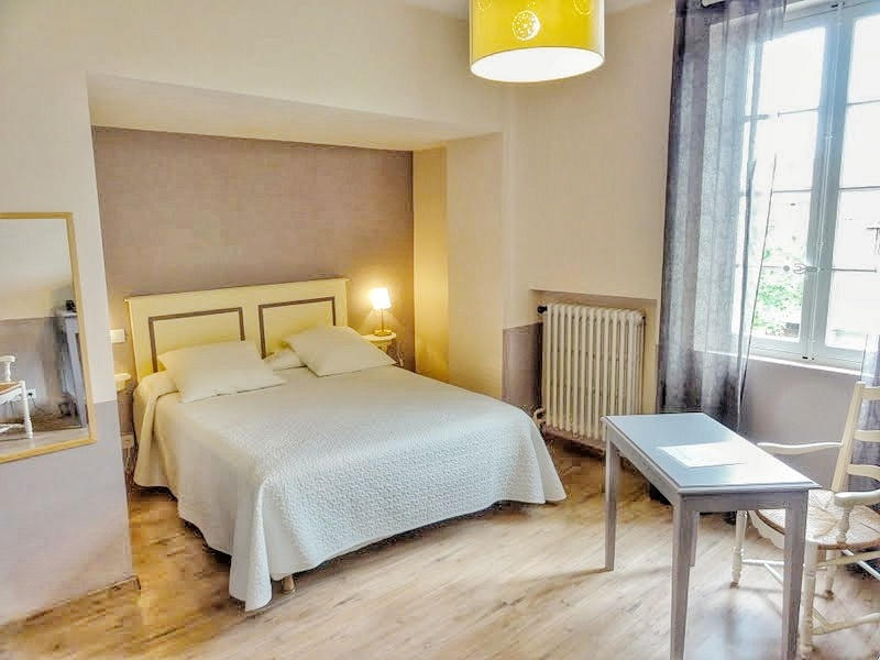 Maison de village - 2 420 m² - 45 pièces