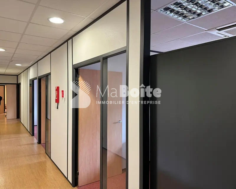 Bureau - 330 m² - 2 pièces