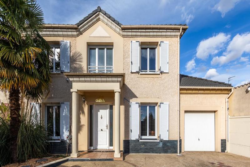 Maison - 200 m² - 7 pièces