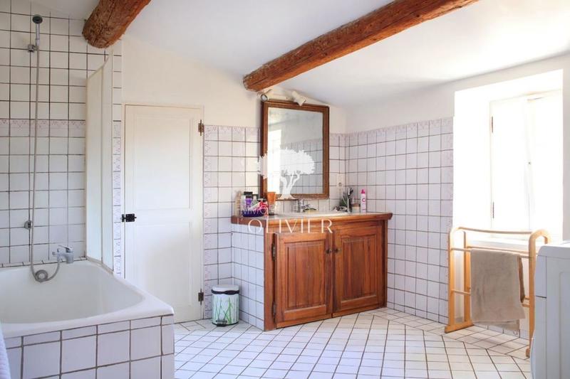 Propriété - 270 m² - 14 pièces