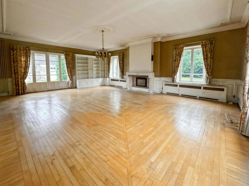 Propriété - 338 m² - 10 pièces