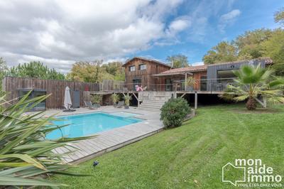 Maison contemporaine - 228 m² - 8 pièces