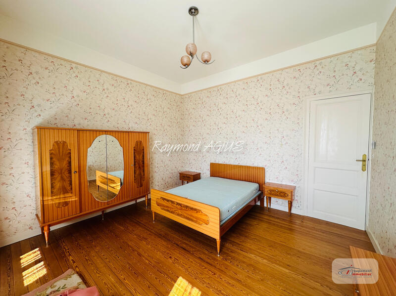 Maison - 310 m² - 13 pièces