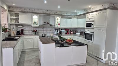 Maison - 214 m² - 11 pièces