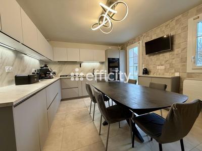 Maison - 272 m² - 7 pièces