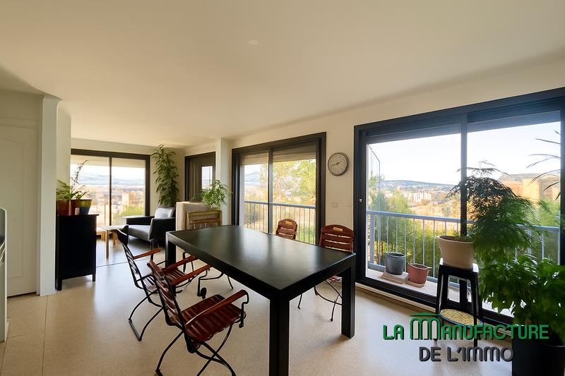 Appartement - 90 m² - 3 pièces