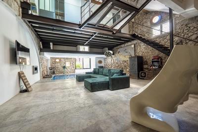 Appartement - 256 m² - 4 pièces