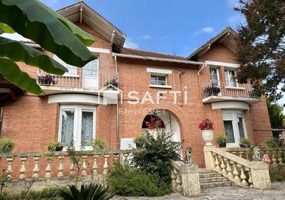 Maison - 318 m² - 9 pièces