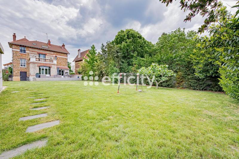 Maison - 232 m² - 9 pièces