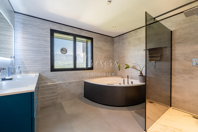 Villa - 252 m² - 7 pièces