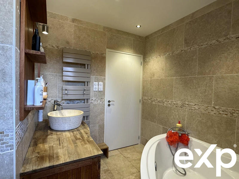 Villa - 187 m² - 13 pièces