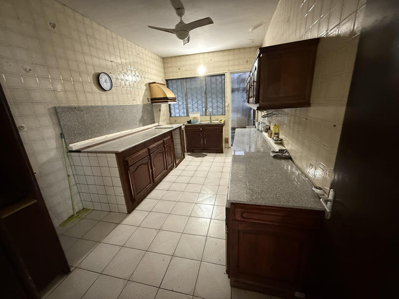 Maison - 180 m² - 5 pièces