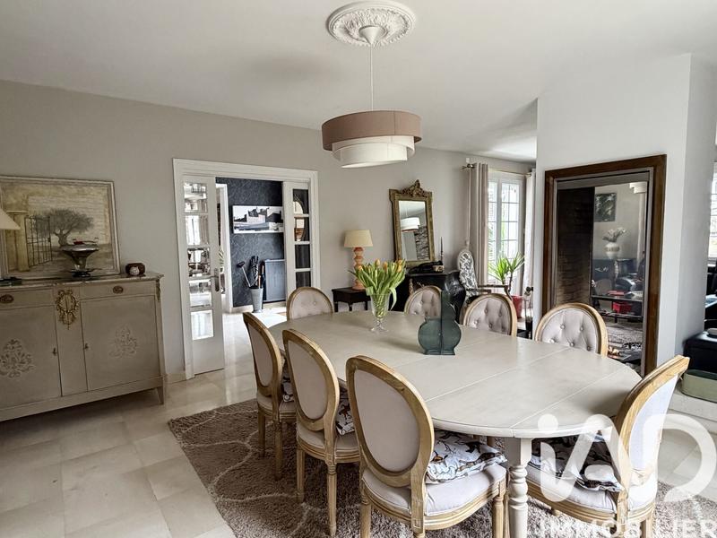 Maison - 240 m² - 10 pièces