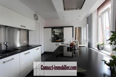 Maison - 247 m² - 7 pièces