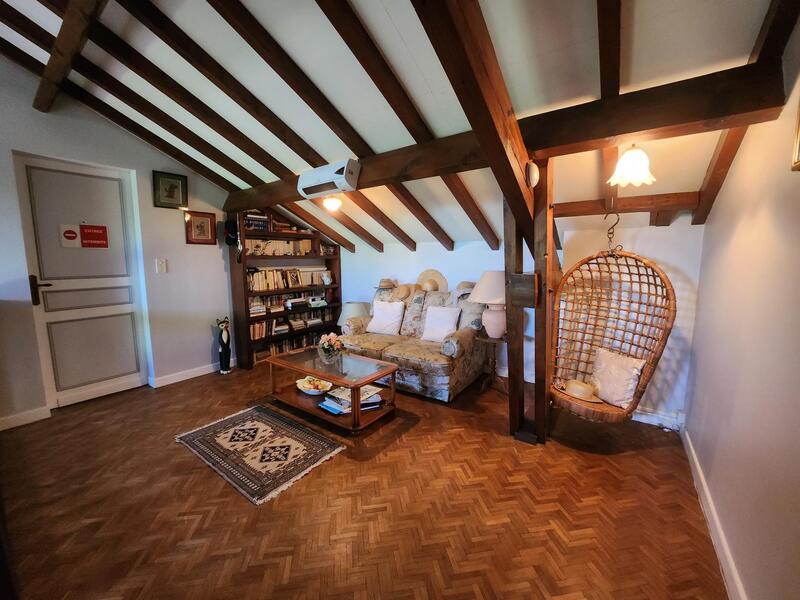 Maison - 211 m² - 10 pièces