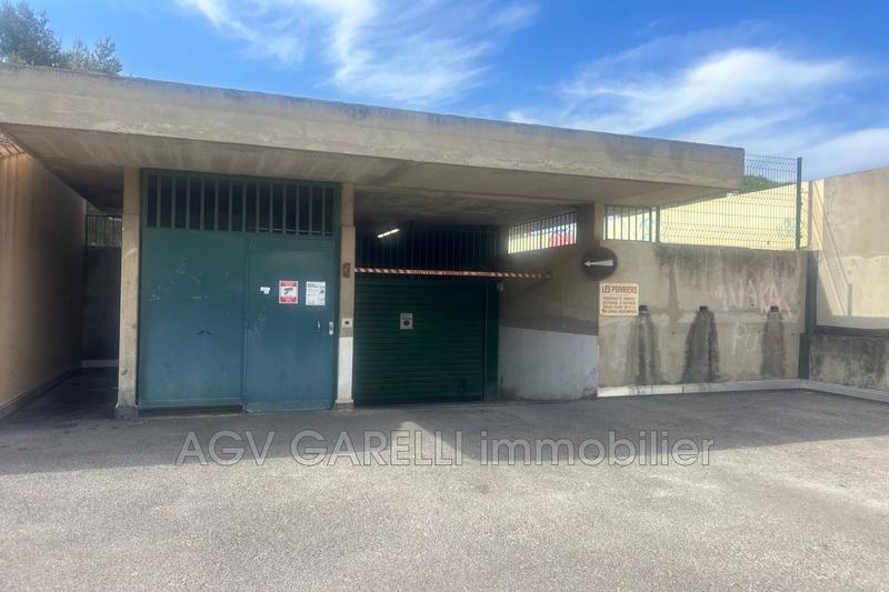 Parking / Garage - 11 m²