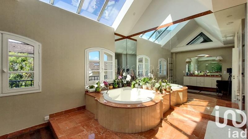 Maison - 868 m² - 14 pièces