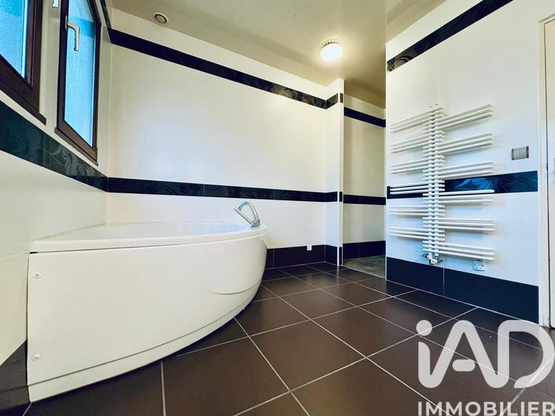 Maison - 410 m² - 12 pièces