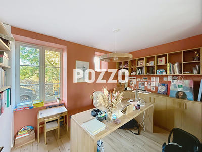Maison - 223 m² - 8 pièces